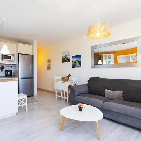 Home2book Cozy Beachfront Retreat In * אל מדאנו