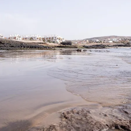 Home2book Cozy Beachfront Retreat In אל מדאנו