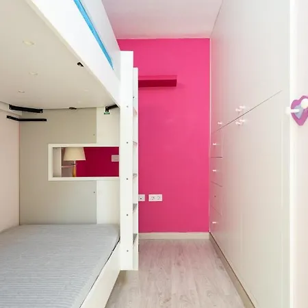 Home2book Cozy Beachfront Retreat In דירה *