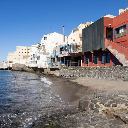 Home2book Cozy Beachfront Retreat In