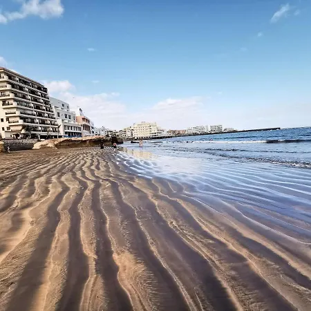 Home2book Cozy Beachfront Retreat In אל מדאנו