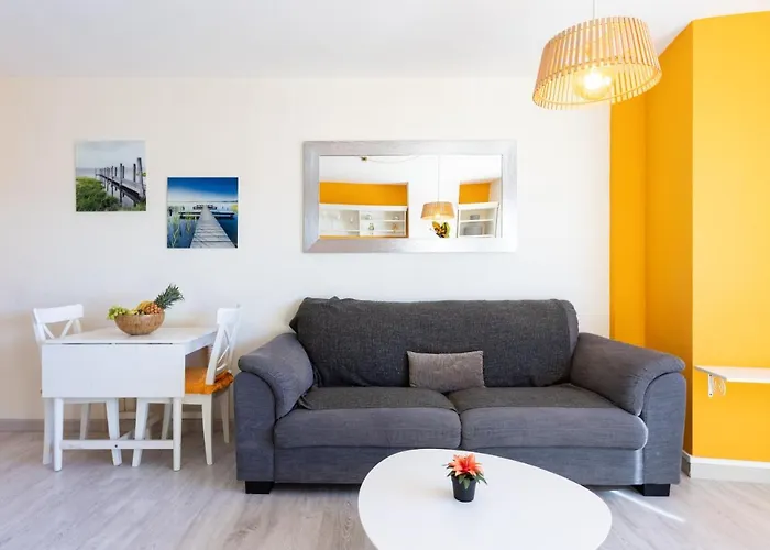 Home2book Cozy Beachfront Retreat In 엘메다노