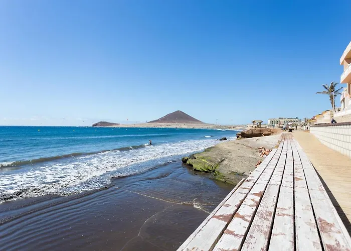 Home2book Cozy Beachfront Retreat In 엘메다노