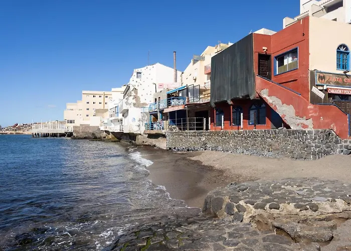 Home2book Cozy Beachfront Retreat In