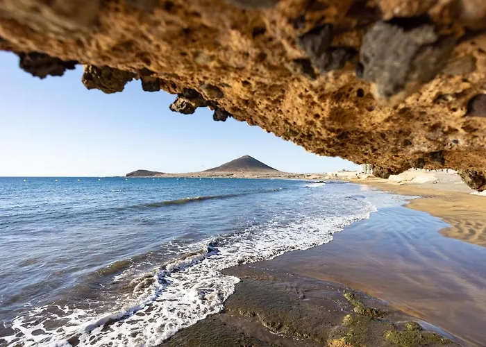 Home2book Cozy Beachfront Retreat In