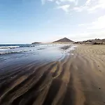 Daire Home2book Cozy Beachfront Retreat In