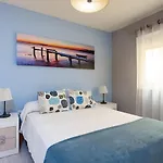 Daire Home2book Cozy Beachfront Retreat In *