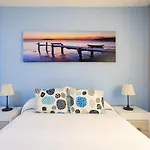 Daire Home2book Cozy Beachfront Retreat In