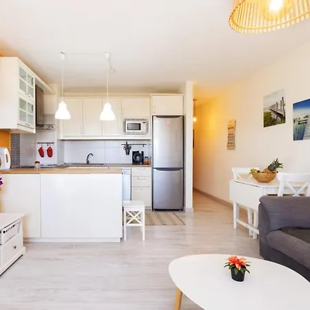 Home2book Cozy Beachfront Retreat In Appartement