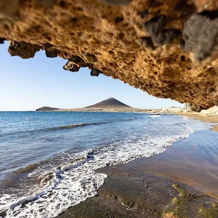 Home2book Cozy Beachfront Retreat In